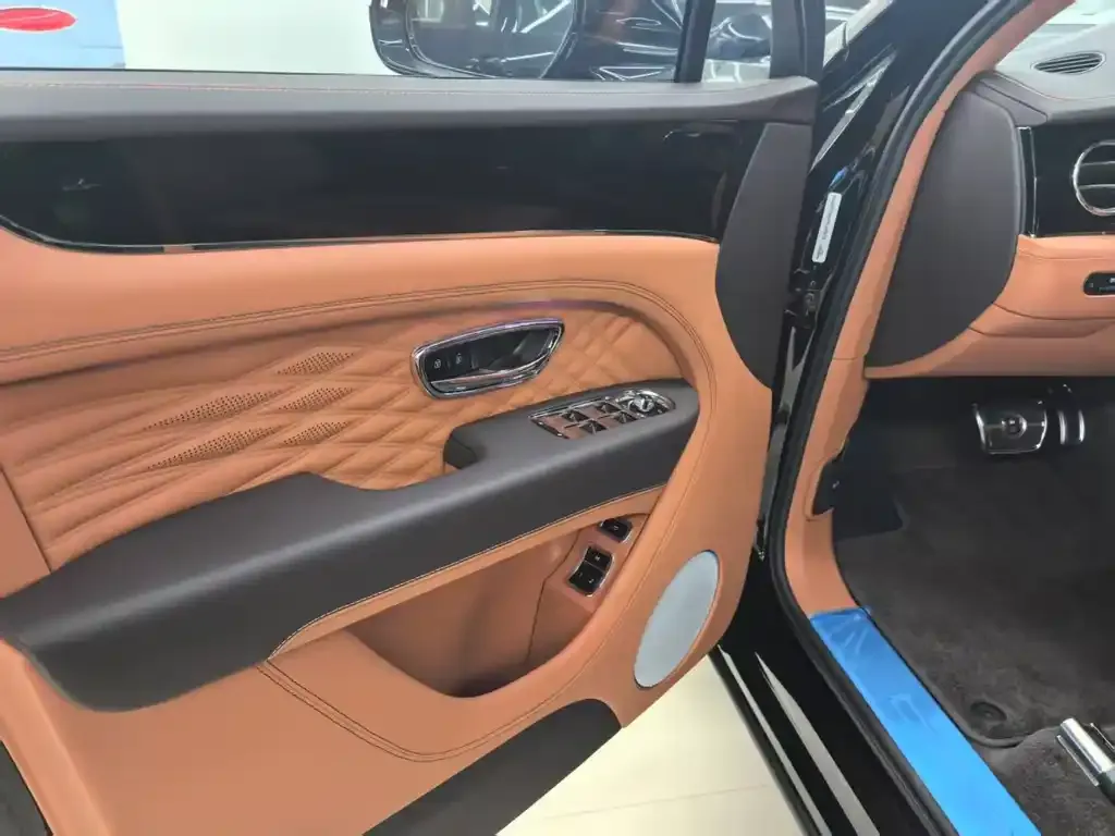 Bentley Bentayga 2025 из CN, фото 6