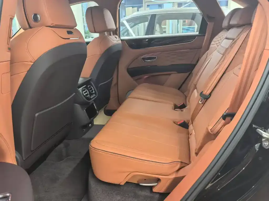 Bentley Bentayga 2025 из CN, фото 8