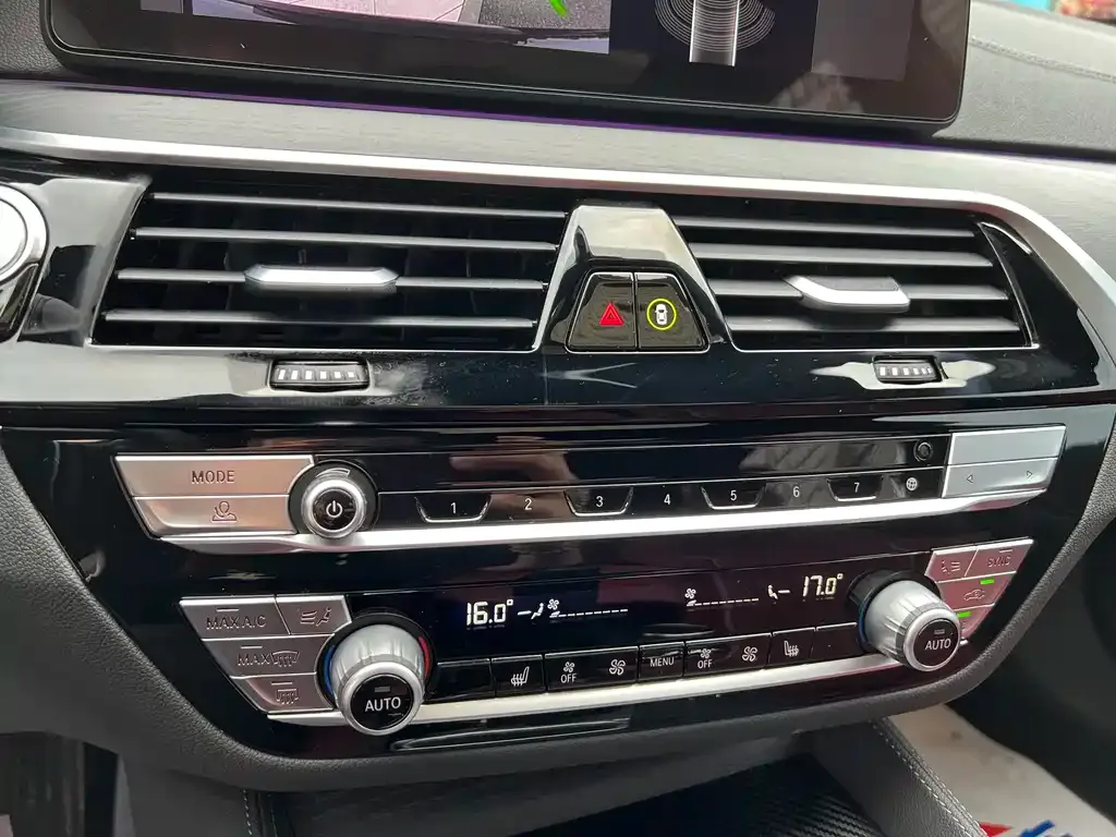 BMW 5 Series 2023 из CN, фото 10