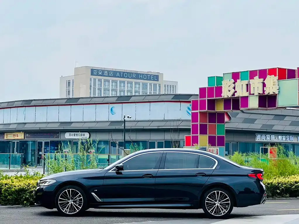 BMW 5 Series 2023 из CN, фото 3