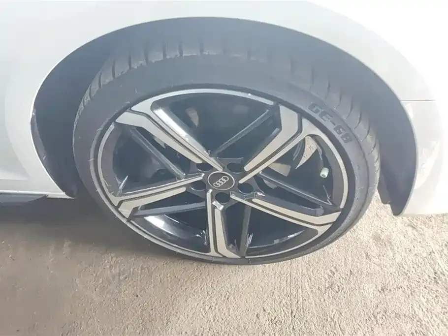 Audi A4L 2024 из CN, фото 6