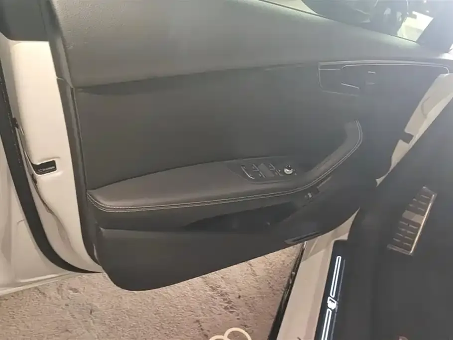 Audi A4L 2024 из CN, фото 7