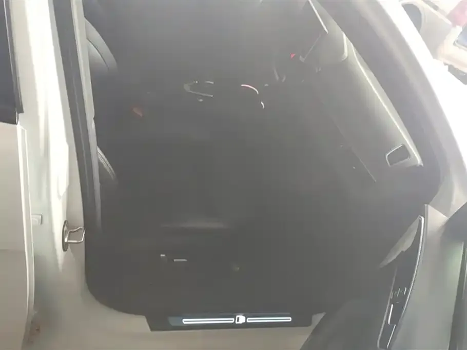 Audi A4L 2024 из CN, фото 8