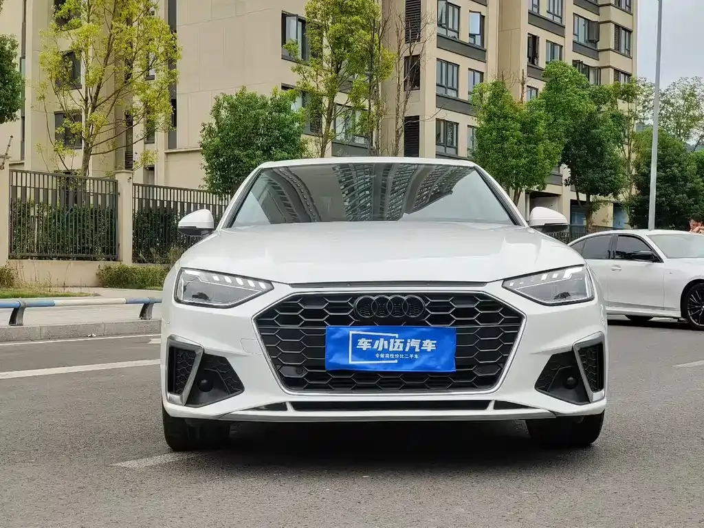 Audi A4L 2022 из CN, фото 2