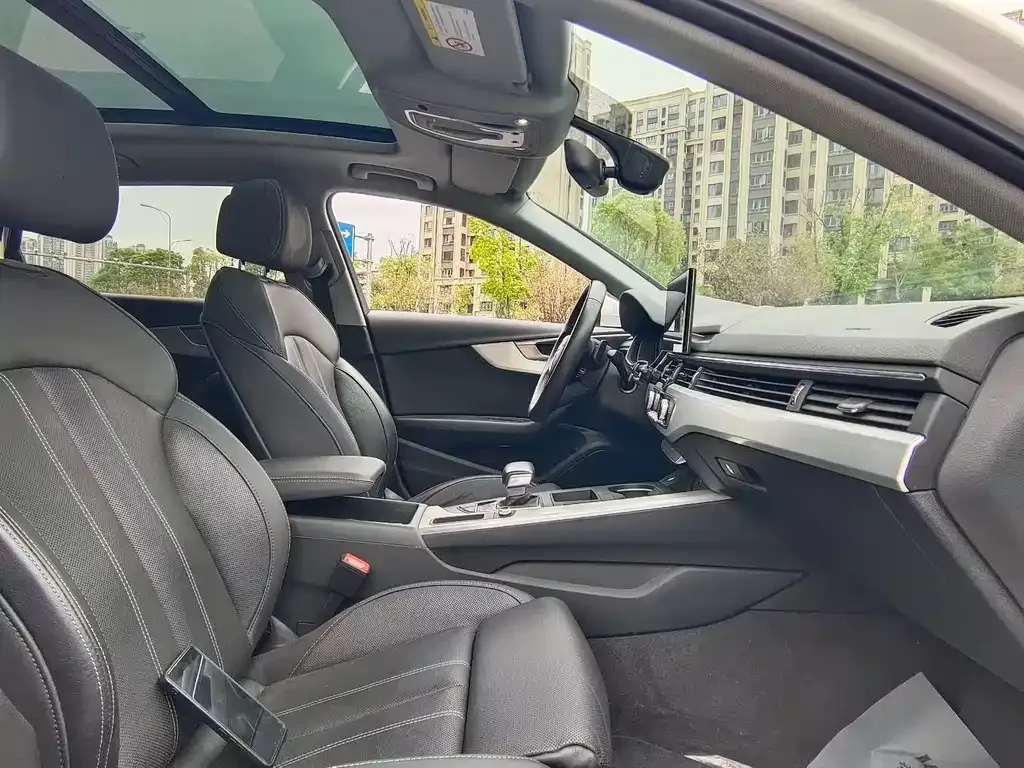 Audi A4L 2022 из CN, фото 3