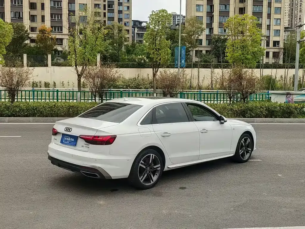 Audi A4L 2022 из CN, фото 6