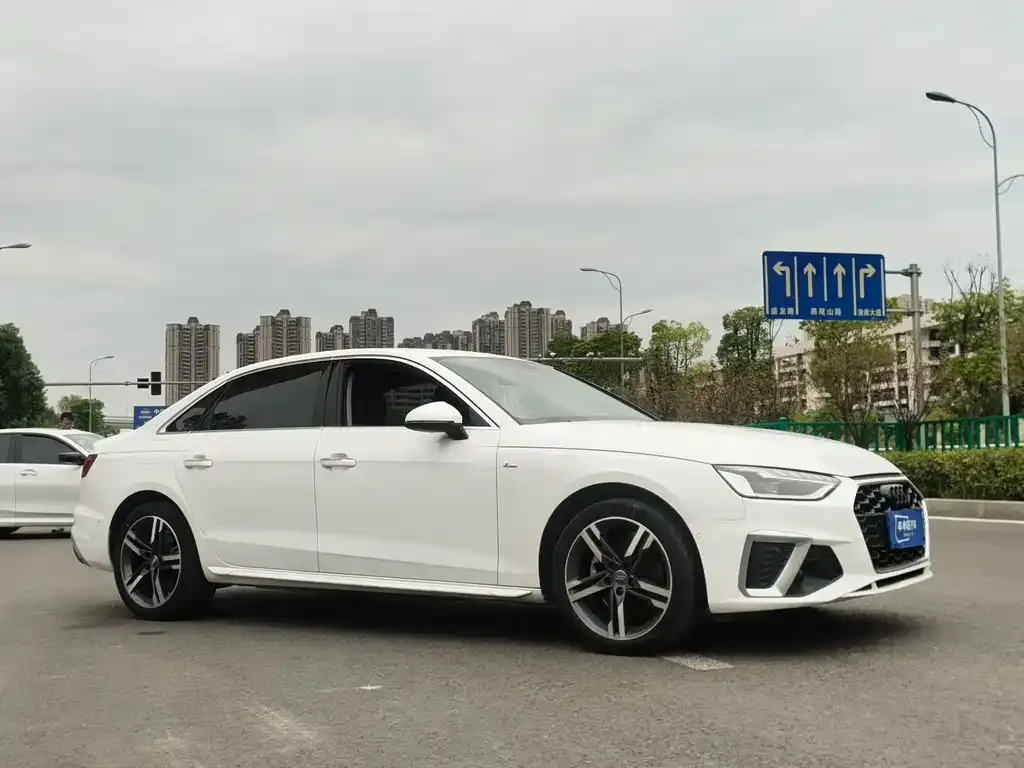 Audi A4L 2022 из CN, фото 8