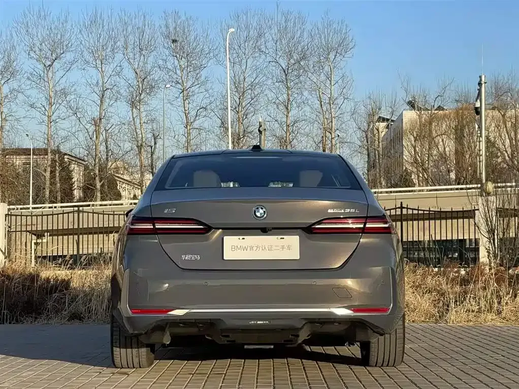 BMW i5 — фото 2