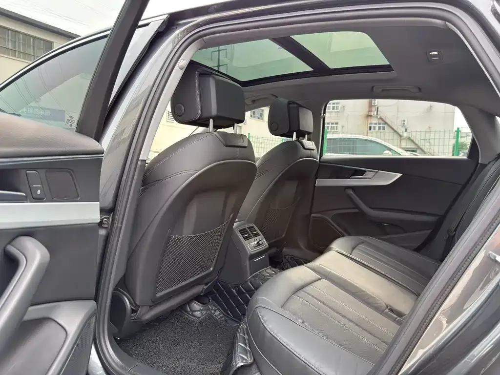 Audi A4L 2021 из CN, фото 10
