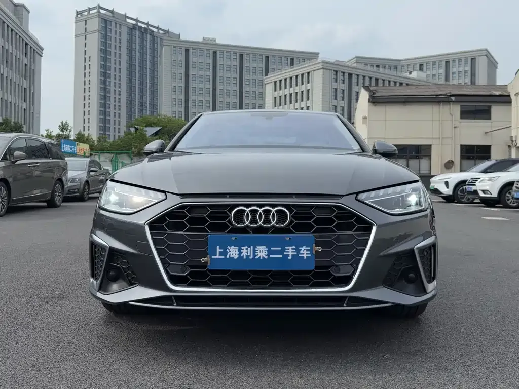 Audi A4L 2021 из CN, фото 2