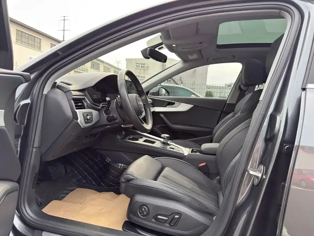 Audi A4L 2021 из CN, фото 6