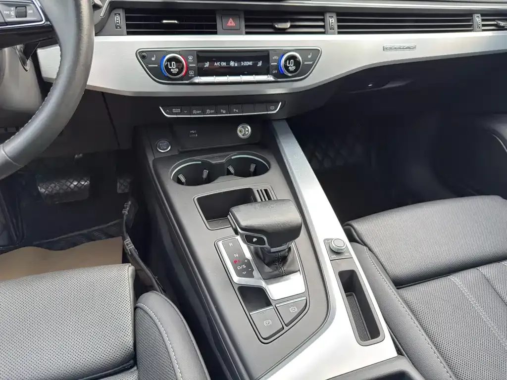 Audi A4L 2021 из CN, фото 7