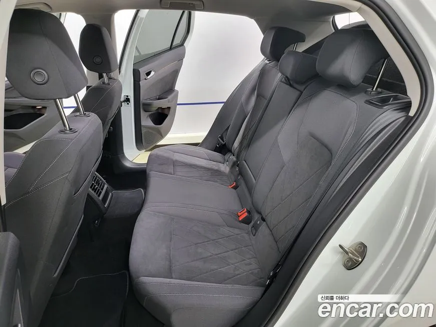 Volkswagen Golf 2024 из KR, фото 10