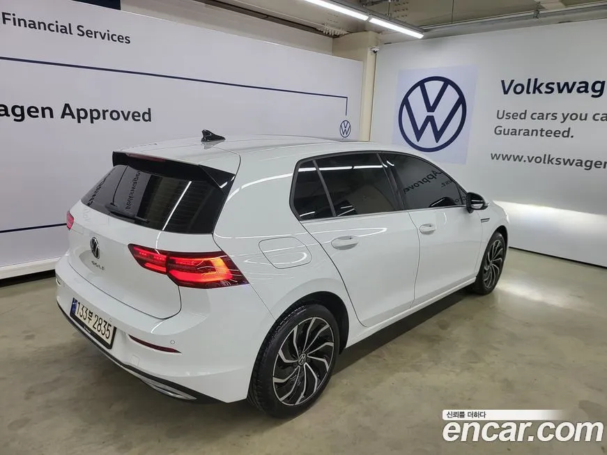 Volkswagen Golf 2024 из KR, фото 2