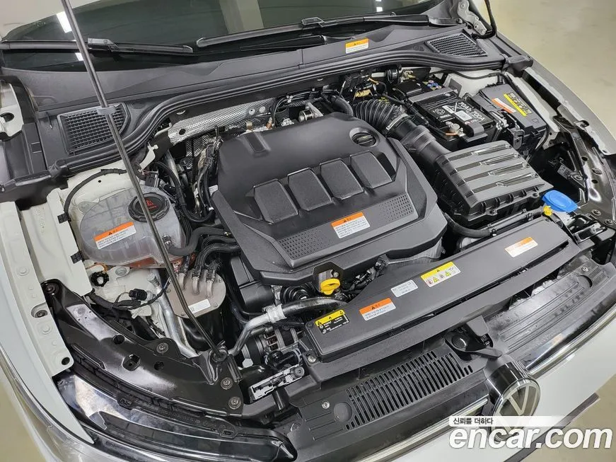 Volkswagen Golf 2024 из KR, фото 6