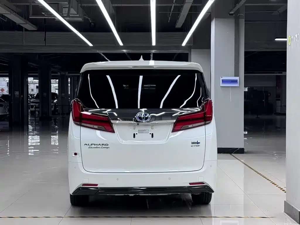 Toyota Alphard — фото 5