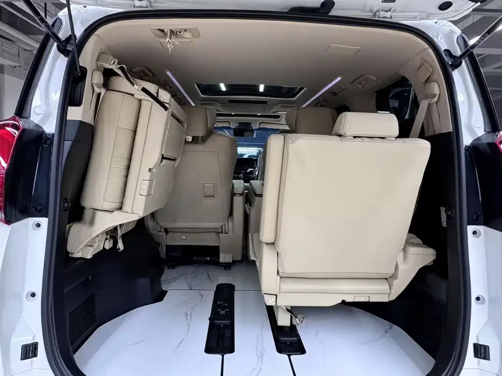 Toyota Alphard — фото 6