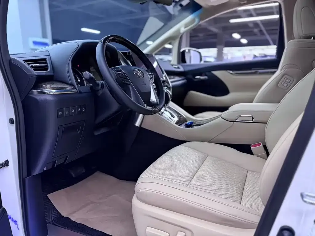 Toyota Alphard — фото 8