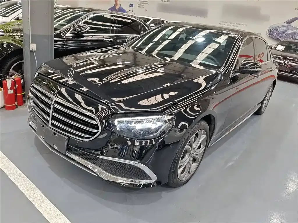 Mercedes-Benz E-Class — фото 1