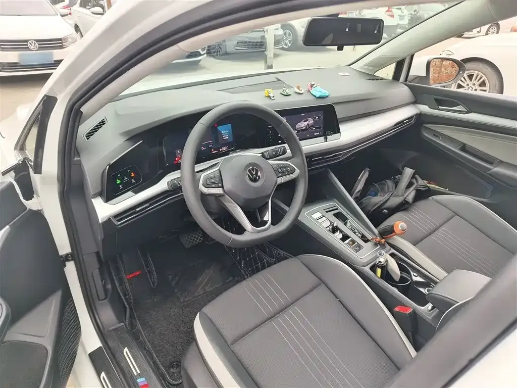 Volkswagen Golf 2024 из CN, фото 10
