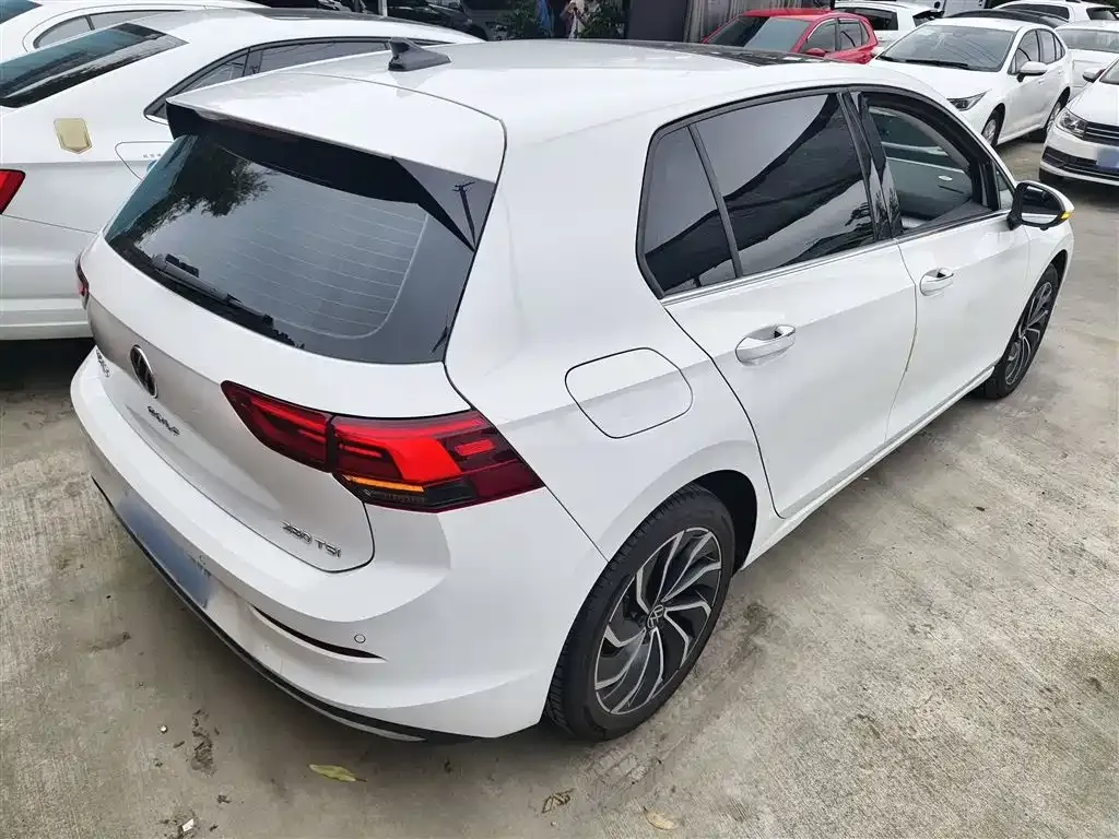 Volkswagen Golf 2024 из CN, фото 7