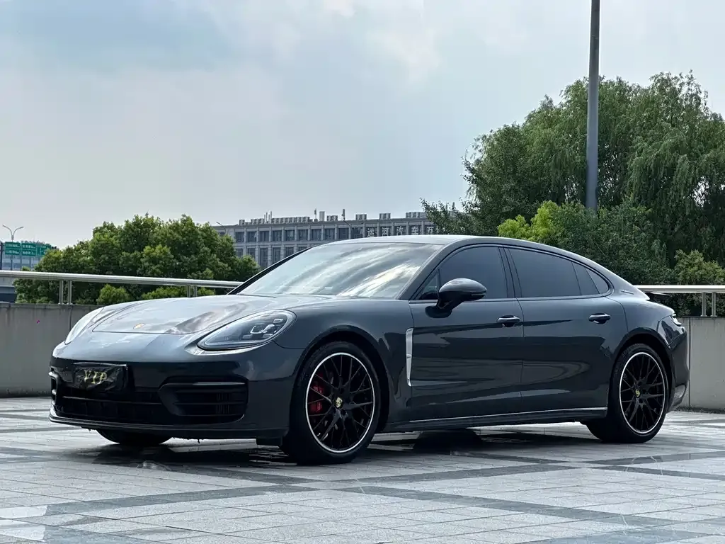 Porsche Panamera — фото 1