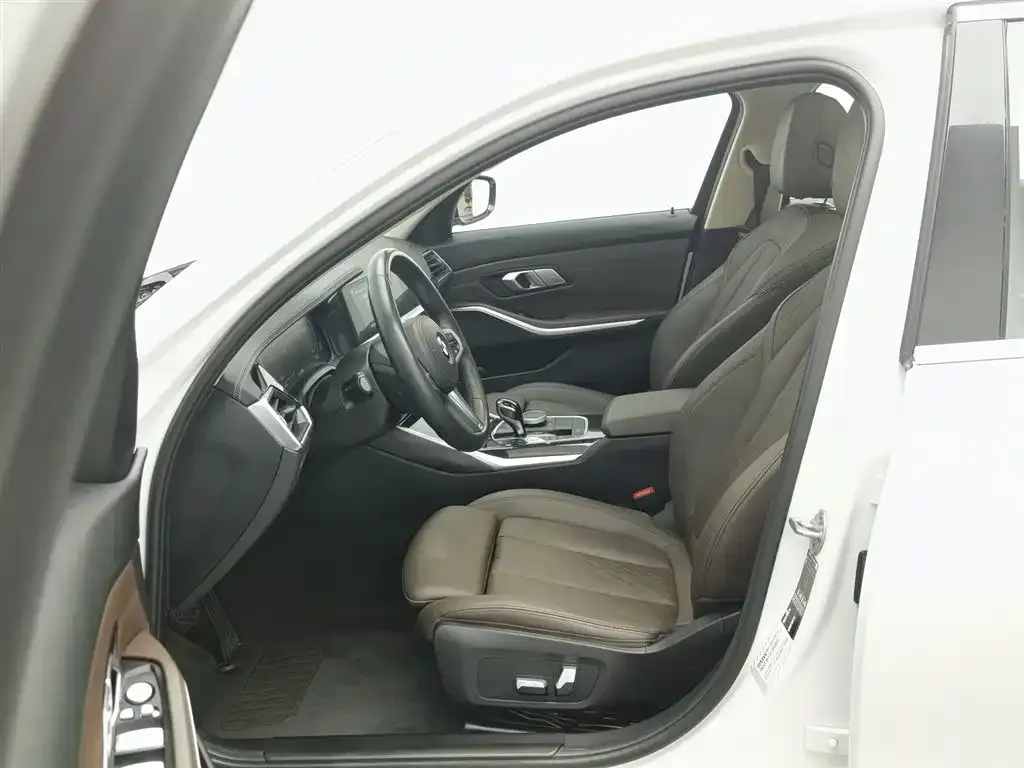 BMW 3 Series 2022 из CN, фото 10