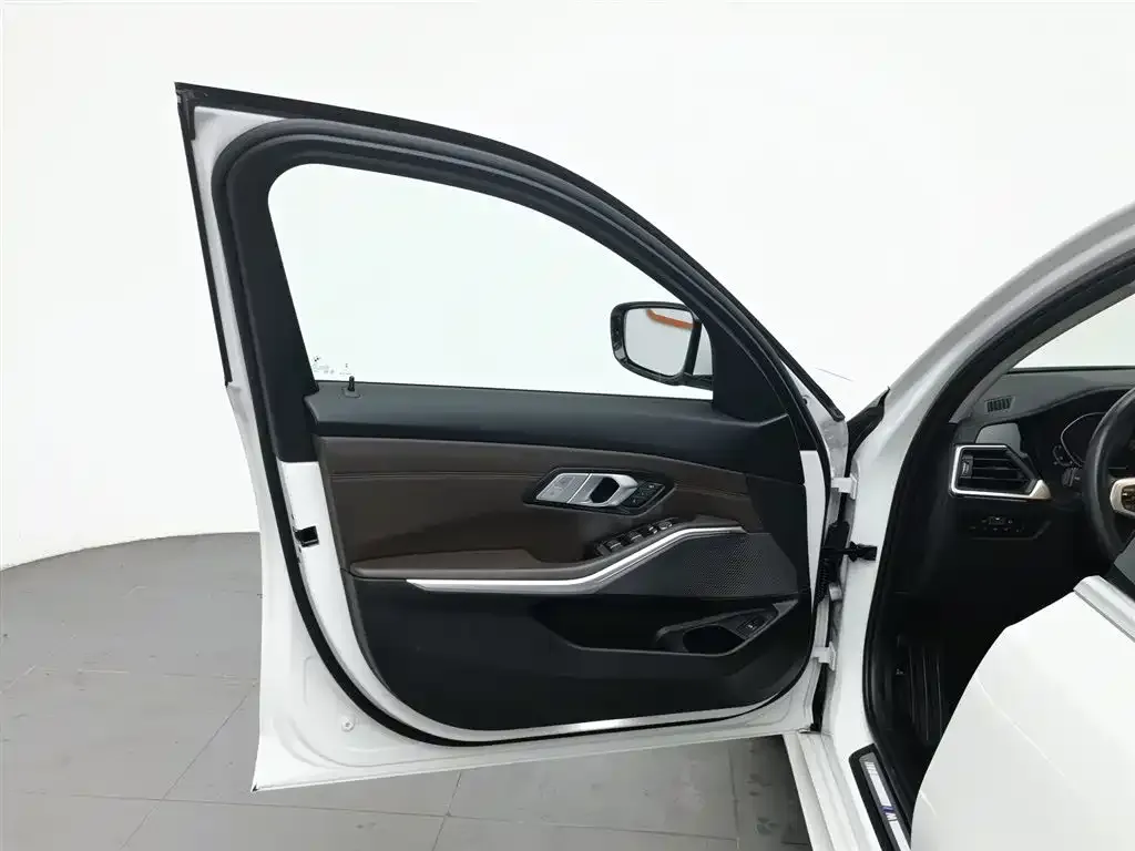BMW 3 Series 2022 из CN, фото 8
