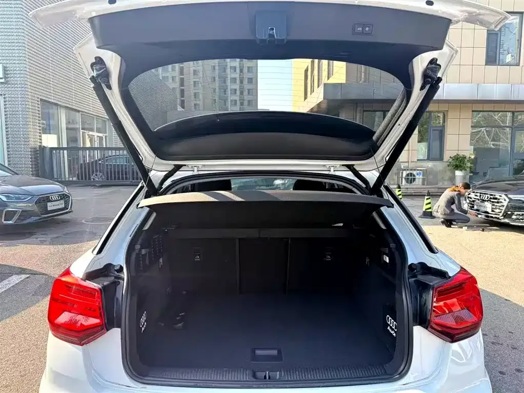 Audi Q2L 2023 из CN, фото 2
