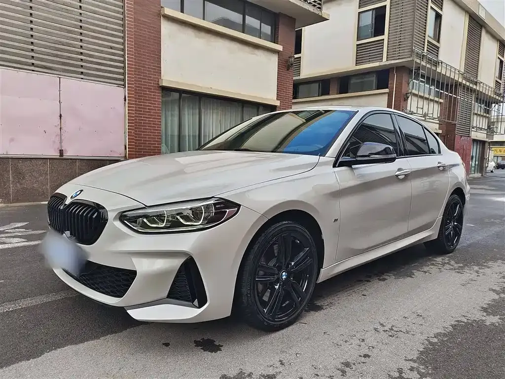 BMW 1 Series 2023 из CN, фото 1