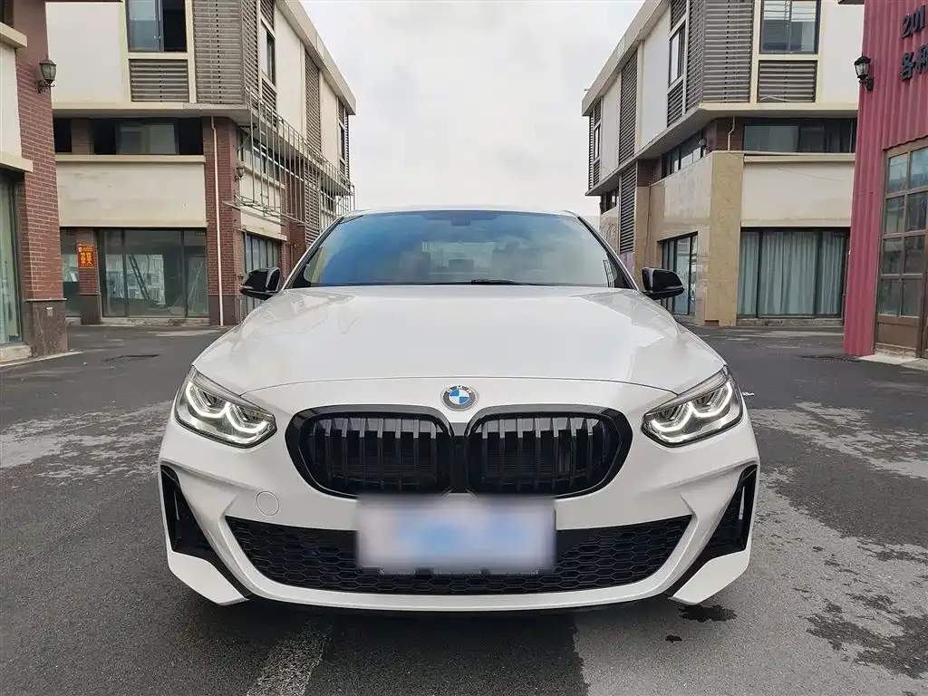 BMW 1 Series 2023 из CN, фото 3