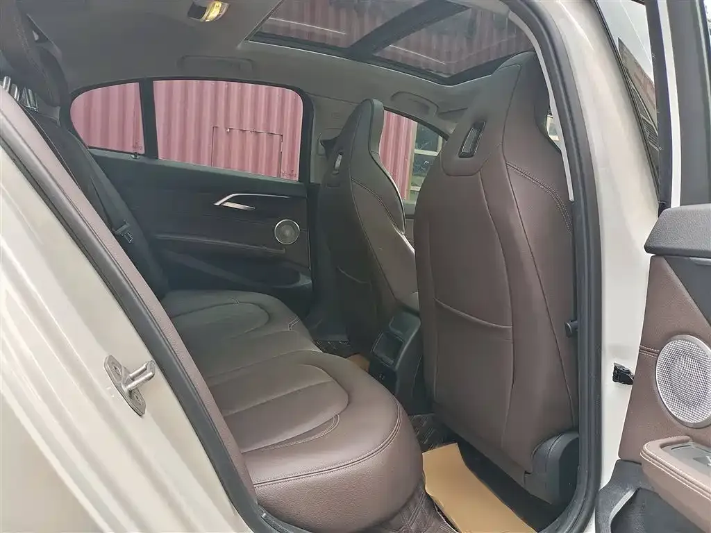 BMW 1 Series 2023 из CN, фото 9