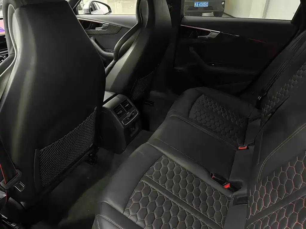 Audi RS 4 2024 из CN, фото 4
