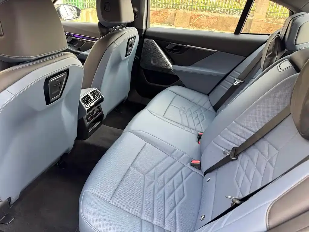 BMW 5 Series 2024 из CN, фото 10