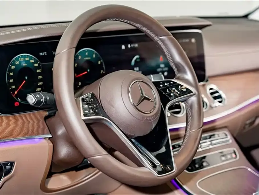 Mercedes-Benz E-Class — фото 10