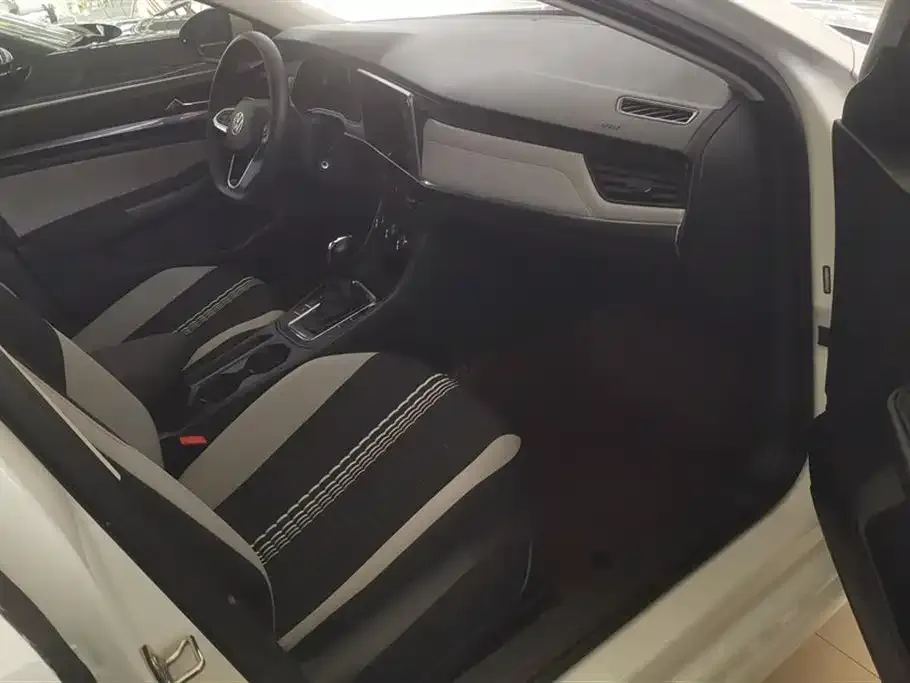 Volkswagen Bora 2023 из CN, фото 8