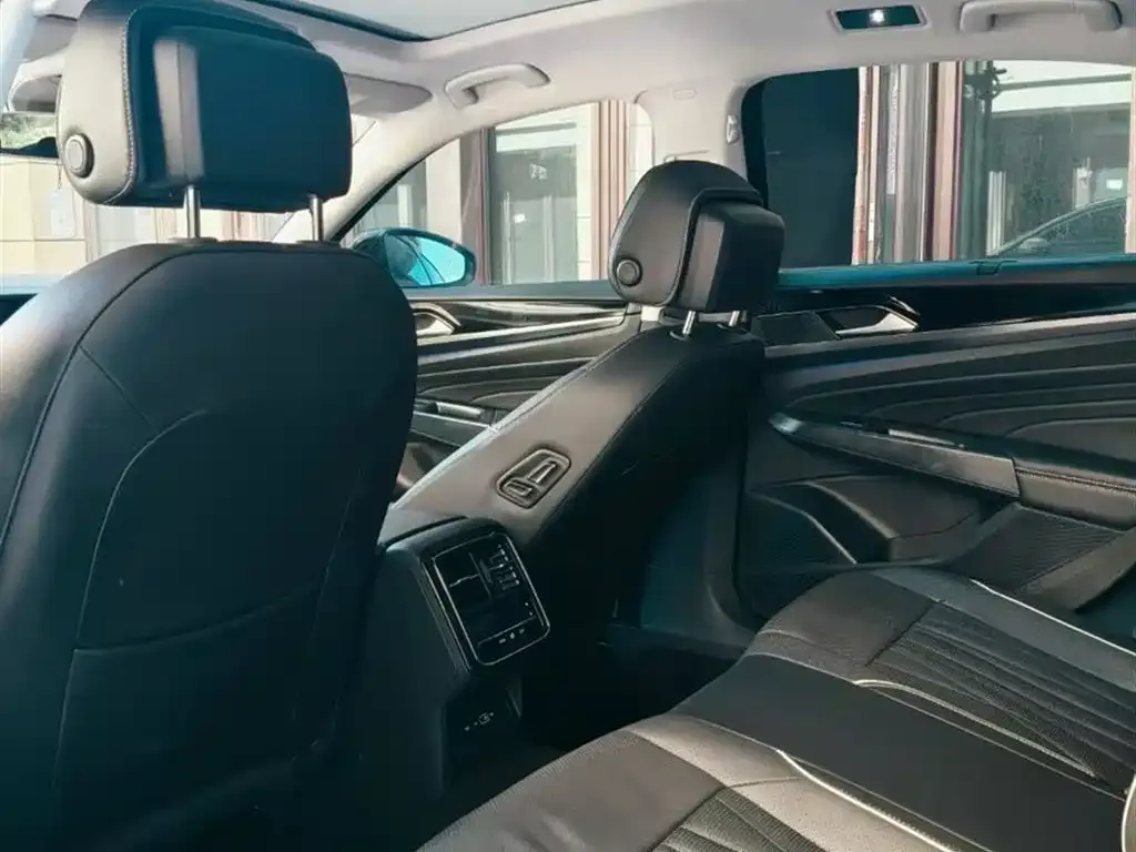 Volkswagen Passat 2021 из CN, фото 9