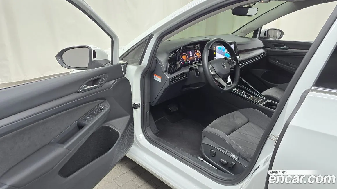 Volkswagen Golf 2023 из KR, фото 10