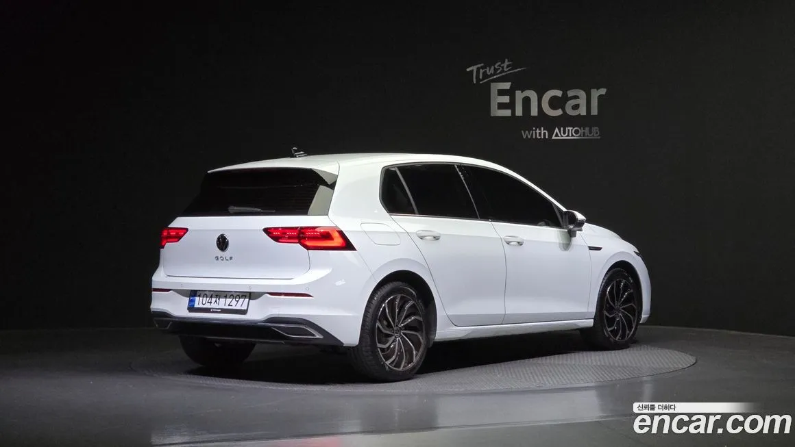Volkswagen Golf 2023 из KR, фото 2