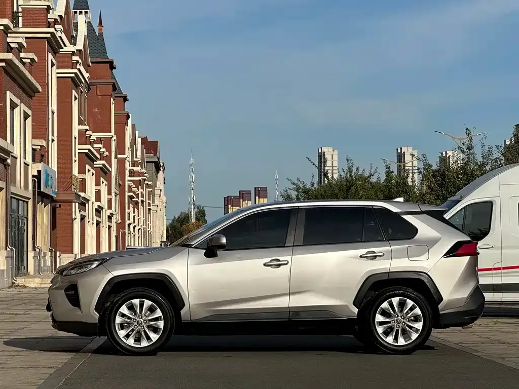 Toyota Wildlander 2023 из CN, фото 4