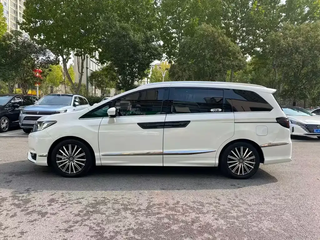 Honda Elysion 2022 из CN, фото 3
