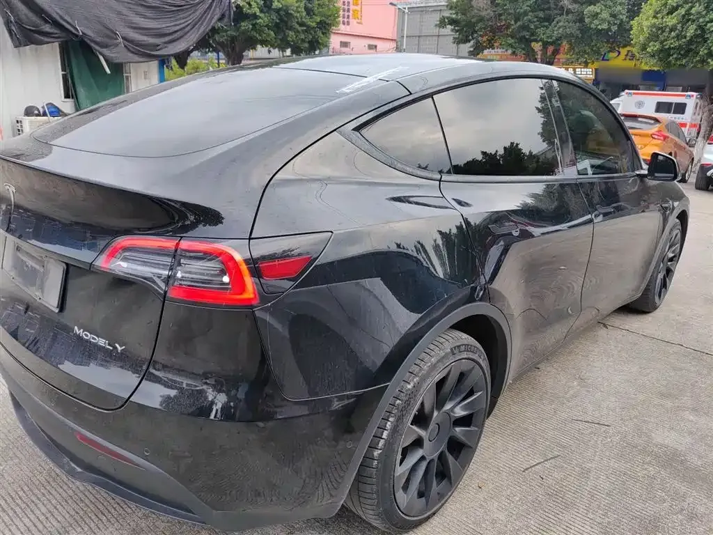 Tesla Model Y — фото 7