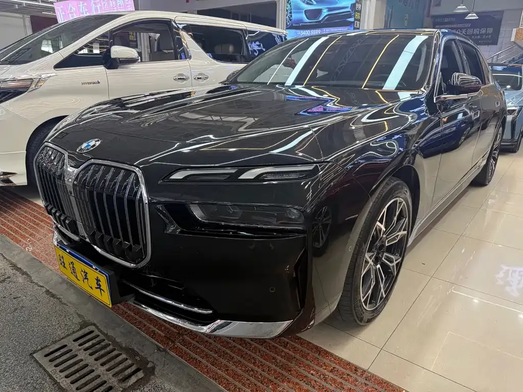 BMW 7 Series 2023 из CN, фото 1
