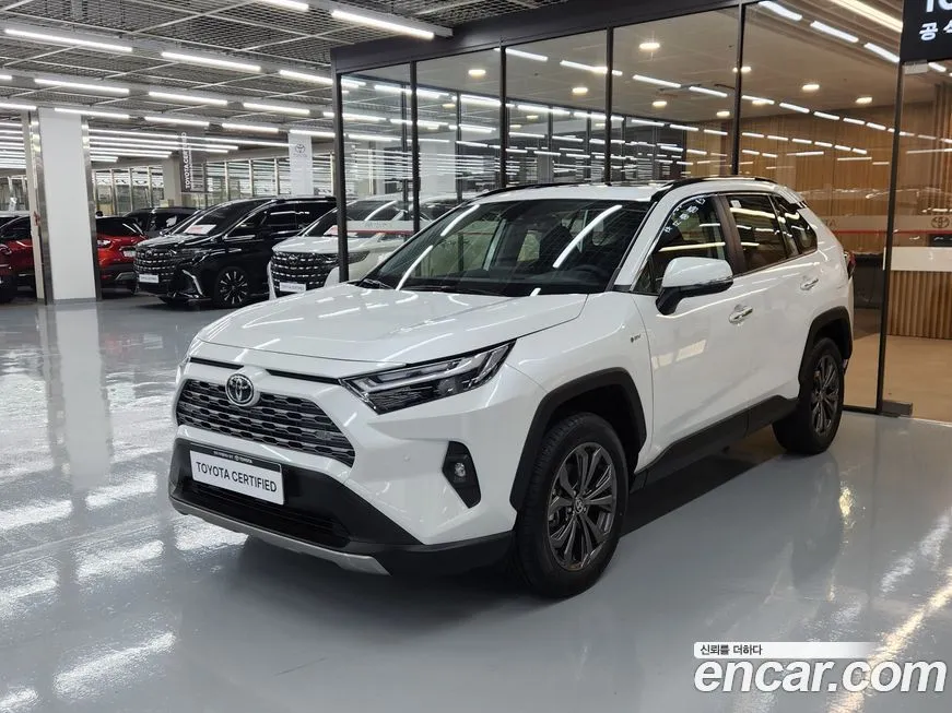 Toyota RAV4 — фото 1