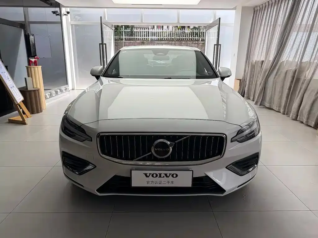 Volvo S60 2025 из CN, фото 2