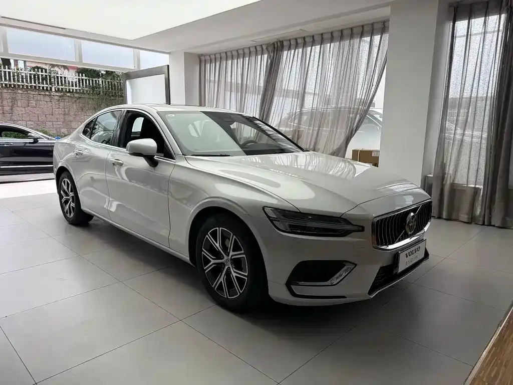 Volvo S60 2025 из CN, фото 3