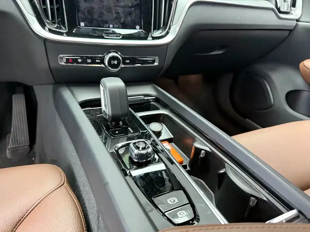 Volvo S60 2025 из CN, фото 6