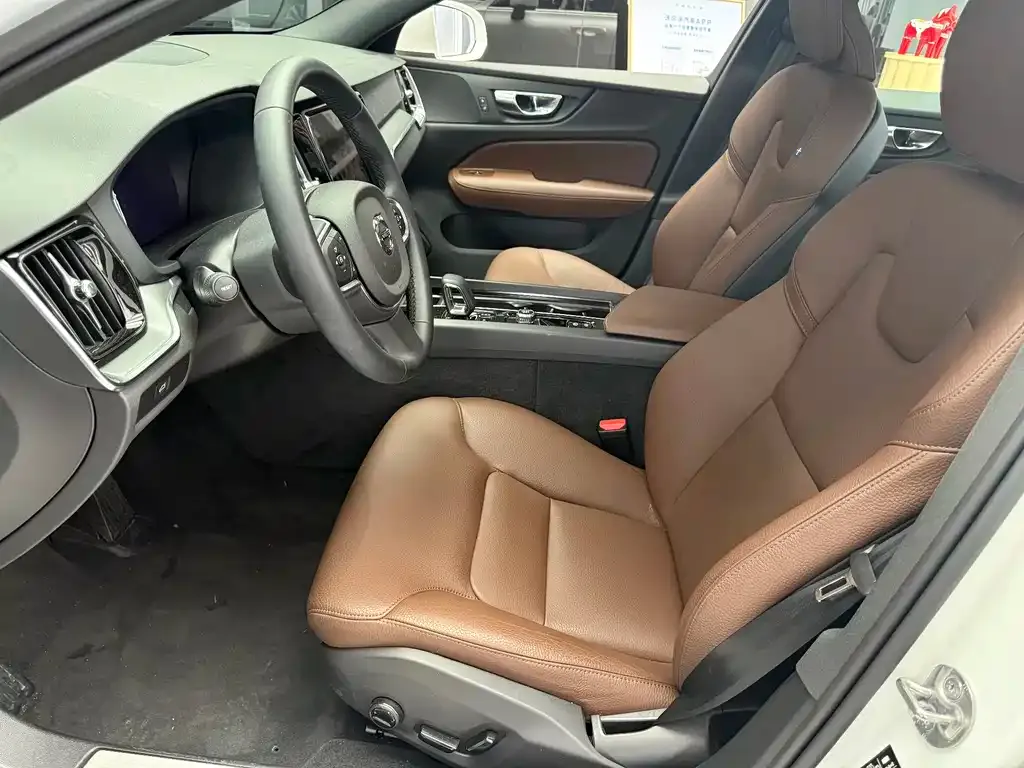 Volvo S60 2025 из CN, фото 7