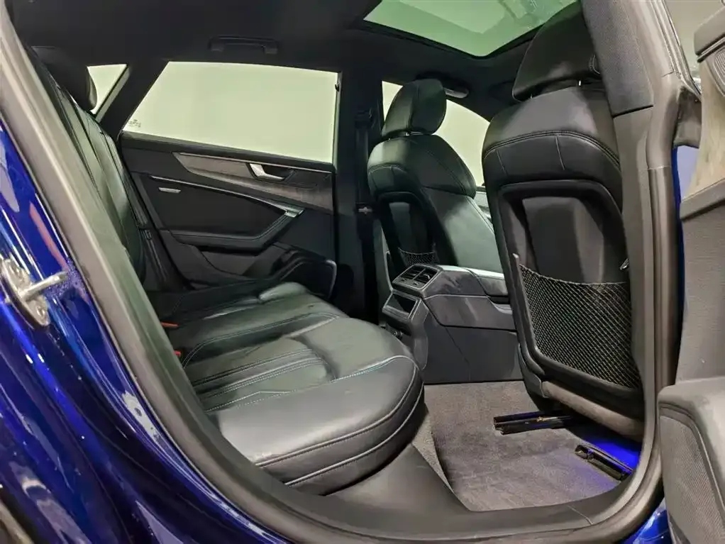 Audi A7 2021 из CN, фото 6