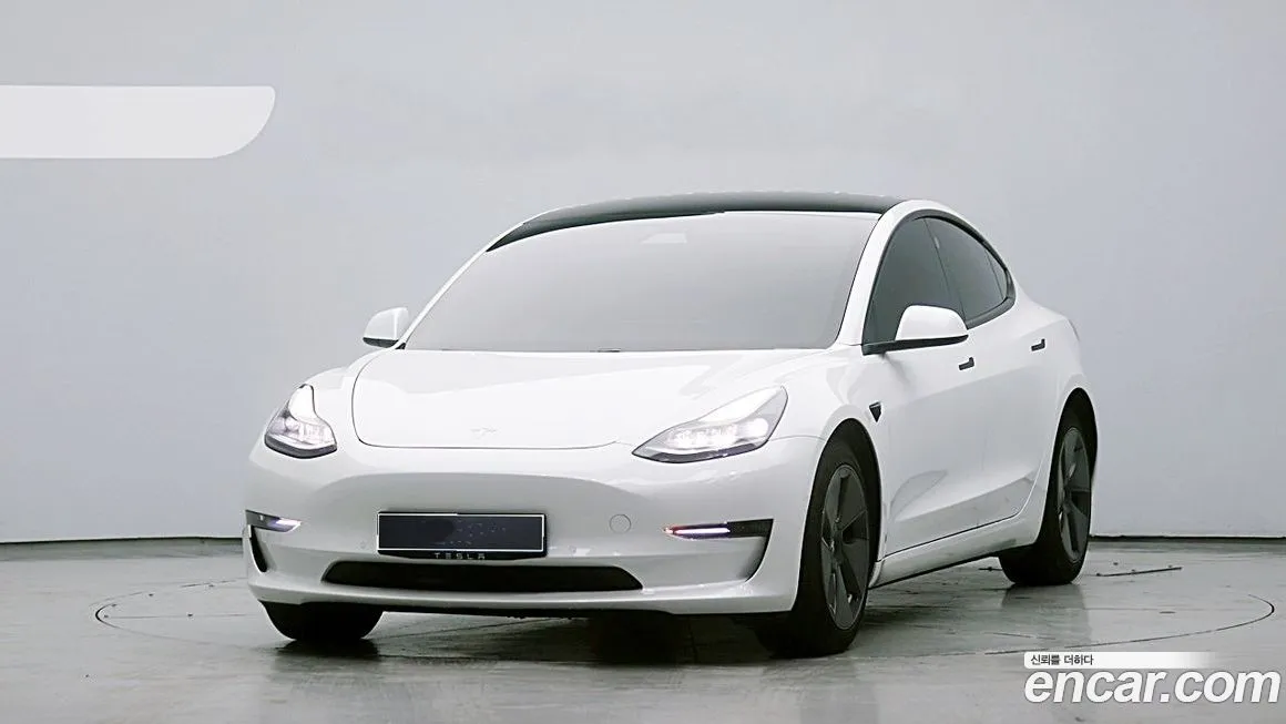 Tesla Model 3 — фото 1